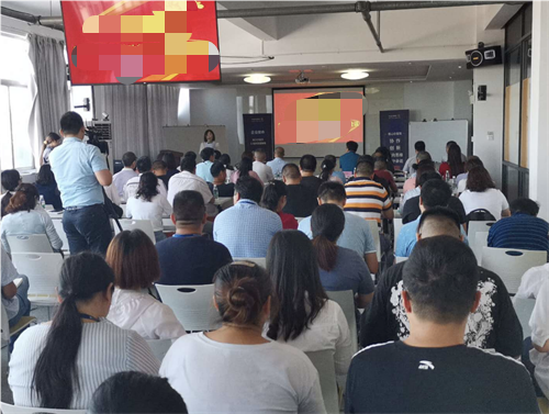 華謀咨詢?yōu)閴舭俸霞揖涌萍脊煞萦邢薰据o導(dǎo)精益管理咨詢